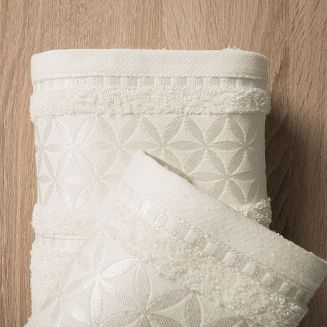 Ręcznik bawełniany PAOLA 70x140 kremowy z bordiurą w rozety