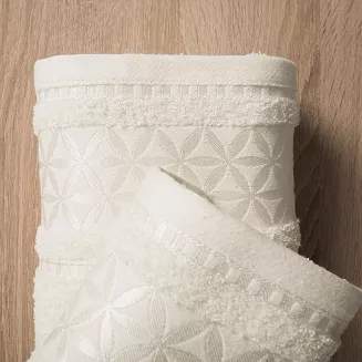 Ręcznik bawełniany PAOLA 70x140 kremowy z bordiurą w rozety