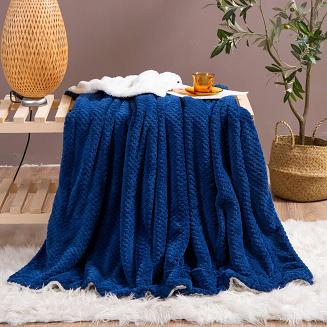 Koc narzuta Sherpa 150x200 granatowy biały dwustronny baranek