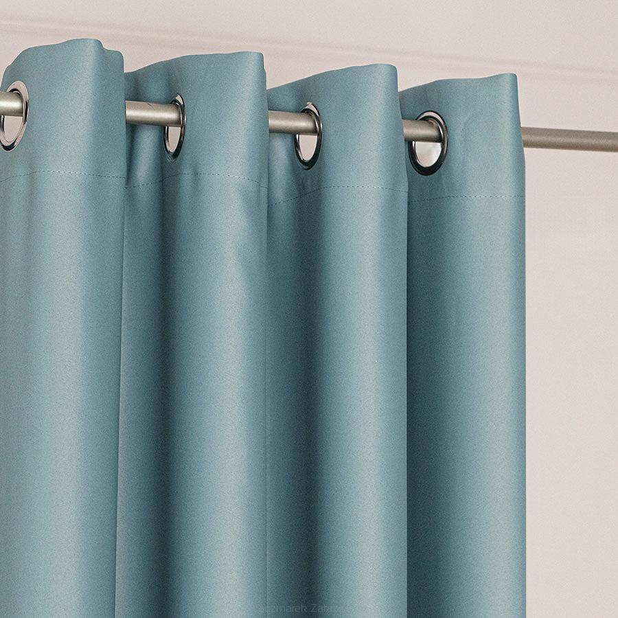 Zasłona gotowa typu blackout na przelotkach DONA 140x 250 szałwiowa