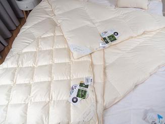 Kołdra puchowa CIEPŁA 220x240 DREAM kremowa