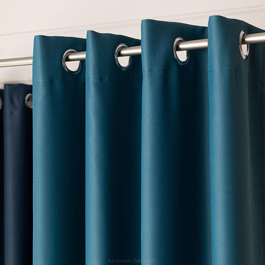 Zasłona gotowa typu blackout na przelotkach DONA 140x 250 petrolowa