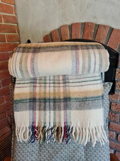 Koc wełniany z frędzlami 160x200 wielokolorowa kratka