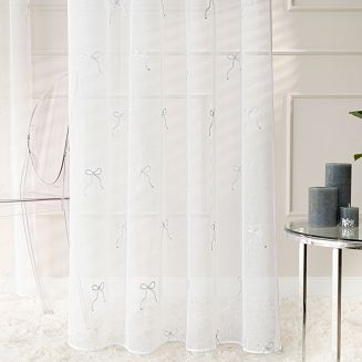 KOKARDKA Firana gotowa na etaminie haftowana na srebrnych przelotkach z ołowianką szer.140 x wys.250