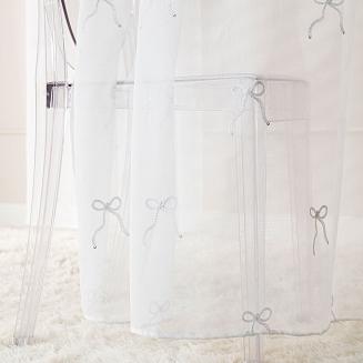 KOKARDKA Firana gotowa na etaminie haftowana na srebrnych przelotkach z ołowianką szer.140 x wys.250