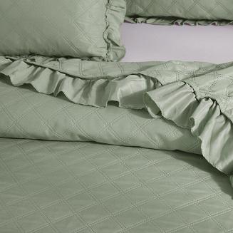 Narzuta dekoracyjna RUFFY 140x200 pikowana z falbanką szałwiowa