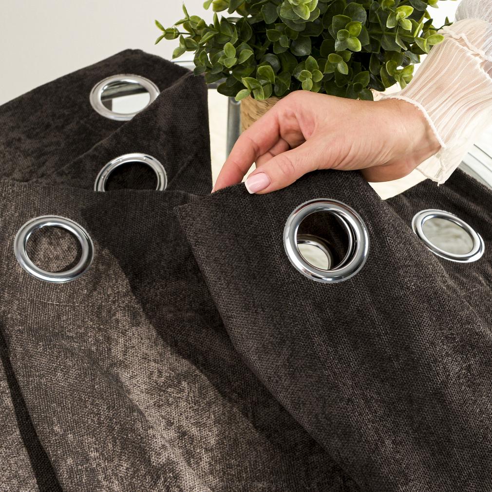 Zasłona gotowa na przelotkach SOFT 140x260 ciemny chłodny brązowy