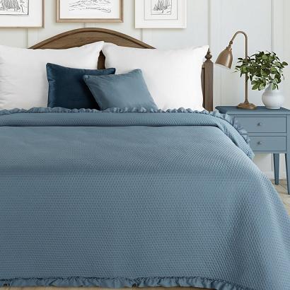 Narzuta dekoracyjna FALBANKA 170x210 granatowa pikowana obszyta falbaną