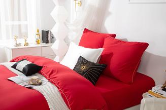 Pościel Queen 140x200 czerwona ze złotą lamówką bizą