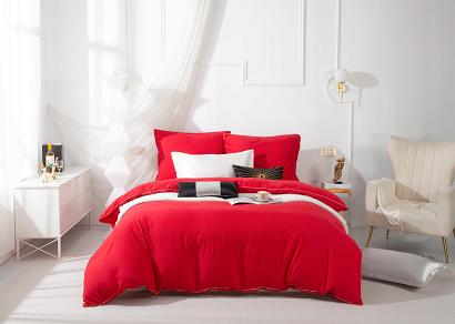 Pościel Queen 140x200 czerwona ze złotą lamówką bizą