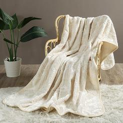 Koc akrylowy na fotel tłoczony VITO 80x160 geometryczny wzór kremowy