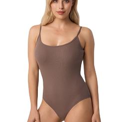 Body damskie z prążkowanej bawełny na ramięczkach TIA kakaowe