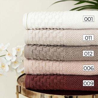 Ręcznik bawełniany NEPTUN 70x140 różowy ze złotą nitką