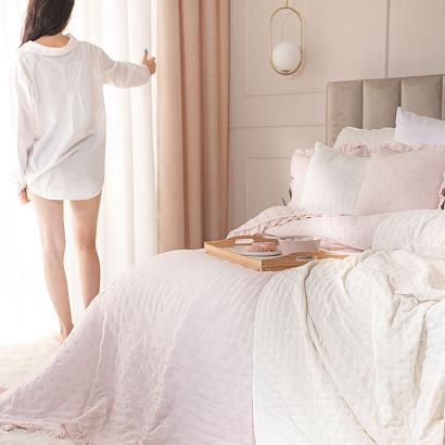 Narzuta dekoracyjna z falbaną WERONA 220x240 różowa