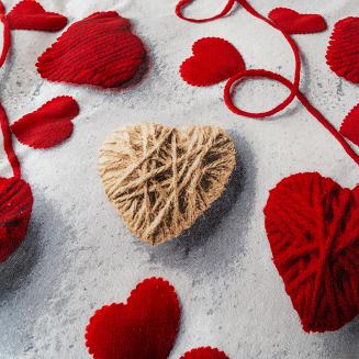 Pościel polarowa 220x200 welur szara marmurkowa czerwone beżowe tkane serca