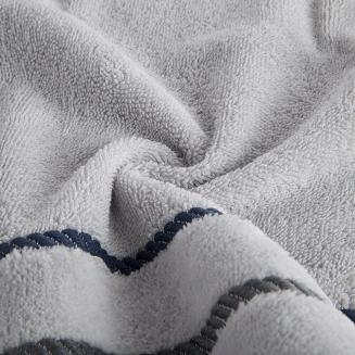 Ręcznik bawełniany z welurową bordiurą w ozdobne paseczki NEL 70x140 Eurofirany srebrny