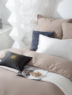 Pościel Queen 220x200 beżowa ze złotą lamówką bizą