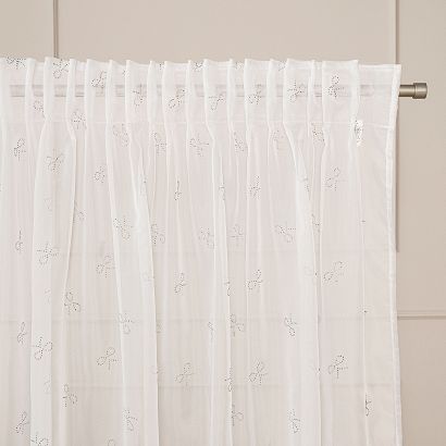 Firana gotowa na taśmie z ołowianką KOKARDKA 140x250 biała na woalu diamentowe srebrne kokardki