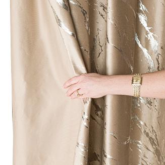 Zasłona gotowa na przelotkach MARMA 140x250 ciemnobeżowa ze srebrnym nadrukiem