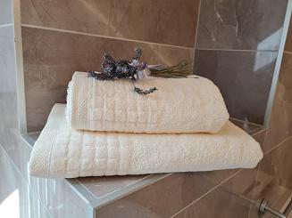 Ręcznik kąpielowy Larisa 50x100 kremowy