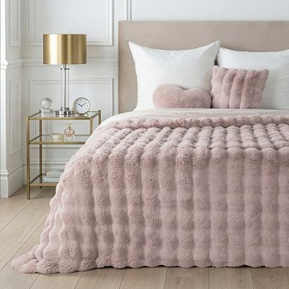 koc narzuta dekoracyjna LILY 200x220 pudrowy futrzany i puszysty z efektem 3D