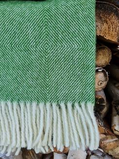Koc wełniany z frędzlami 150x200 DIAGONAL wełna nowozelandzka zielony