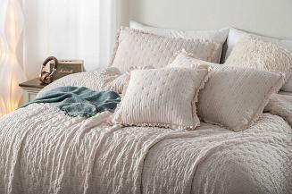 Narzuta dekoracyjna karbowana struktura Amour 240x220 kaszmirowa z falbanką i pikowaniem