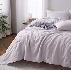 Narzuta dekoracyjna fakturowana Dotta 240x260 kaszmirowa z haftem kropek