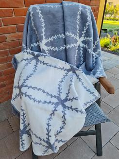 Koc bawełniano-akrylowy 150x200 białe szare industrialne kwiaty