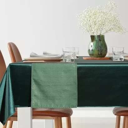 Obrus dekoracyjny GLAMO 140x300 Eurofirany zielony z błyszczącą szarfą