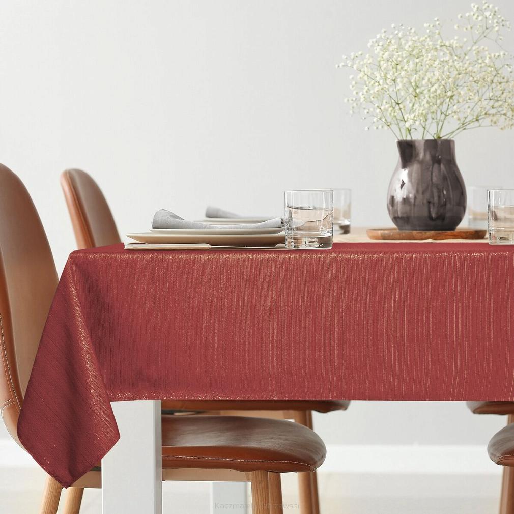 Obrus dekoracyjny GLAMO 140x260 Eurofirany bordowy ze złotym połyskiem