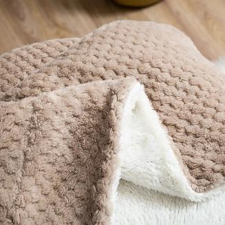 Koc narzuta Sherpa 150x200 taupe biały dwustronny baranek