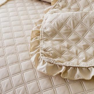 Narzuta dekoracyjna RUFFY 240x260 pikowana z falbanką beżowa