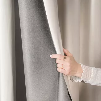 Zasłona gotowa na przelotkach BLACKOUT VELVET 140x230 kremowa
