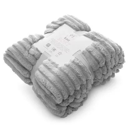 Koc narzuta SOFT 150x200 Design91 srebrny puszysty w przestrzenne pasy