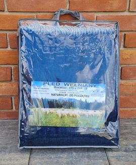 Koc wełniany 100% wełna jednobarwny z frędzlami granatowy