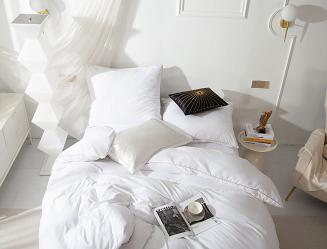 Pościel Queen 220x200 biała ze złotą lamówką bizą