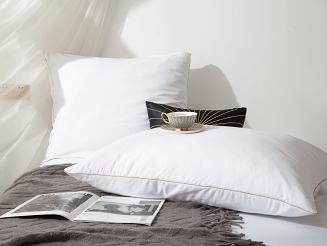 Pościel Queen 220x200 biała ze złotą lamówką bizą