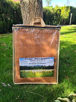 Koc wełniany jednobarwny 155x205 cynamonowy z ciemnymi frędzlami