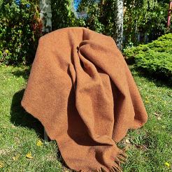 Koc wełniany jednobarwny 155x205 cynamonowy z ciemnymi frędzlami