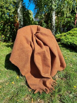 Koc wełniany jednobarwny 155x205 cynamonowy z ciemnymi frędzlami