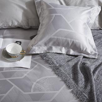Pościel atłasowa z haftem 200x220 ekskluzywna srebrna geometryczny wzór