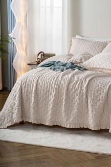 Narzuta dekoracyjna karbowana struktura Amour 140x200 kaszmirowa z falbanką i pikowaniem