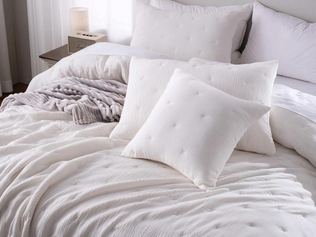 Poszewka muślinowa struktura do narzuty Stella 50x70 kremowa z haftem krzyżyków