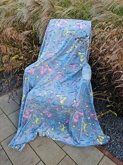 Koc świecący w ciemności 150x200 fluorescencyjny kolorowe motyle niebieski