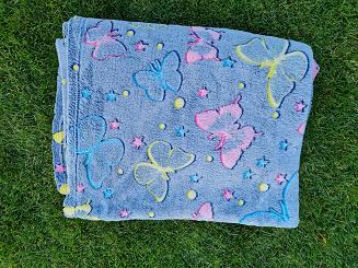 Koc świecący w ciemności 150x200 fluorescencyjny kolorowe motyle niebieski