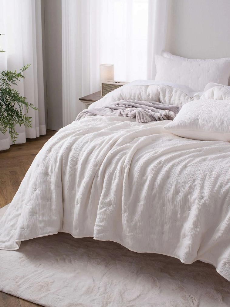 Narzuta dekoracyjna muślinowa struktura Stella 240x260 kremowa z haftem krzyżyków