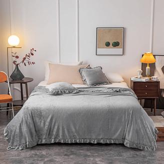 Koc narzuta Ruffy 150x200 szary z falbankami