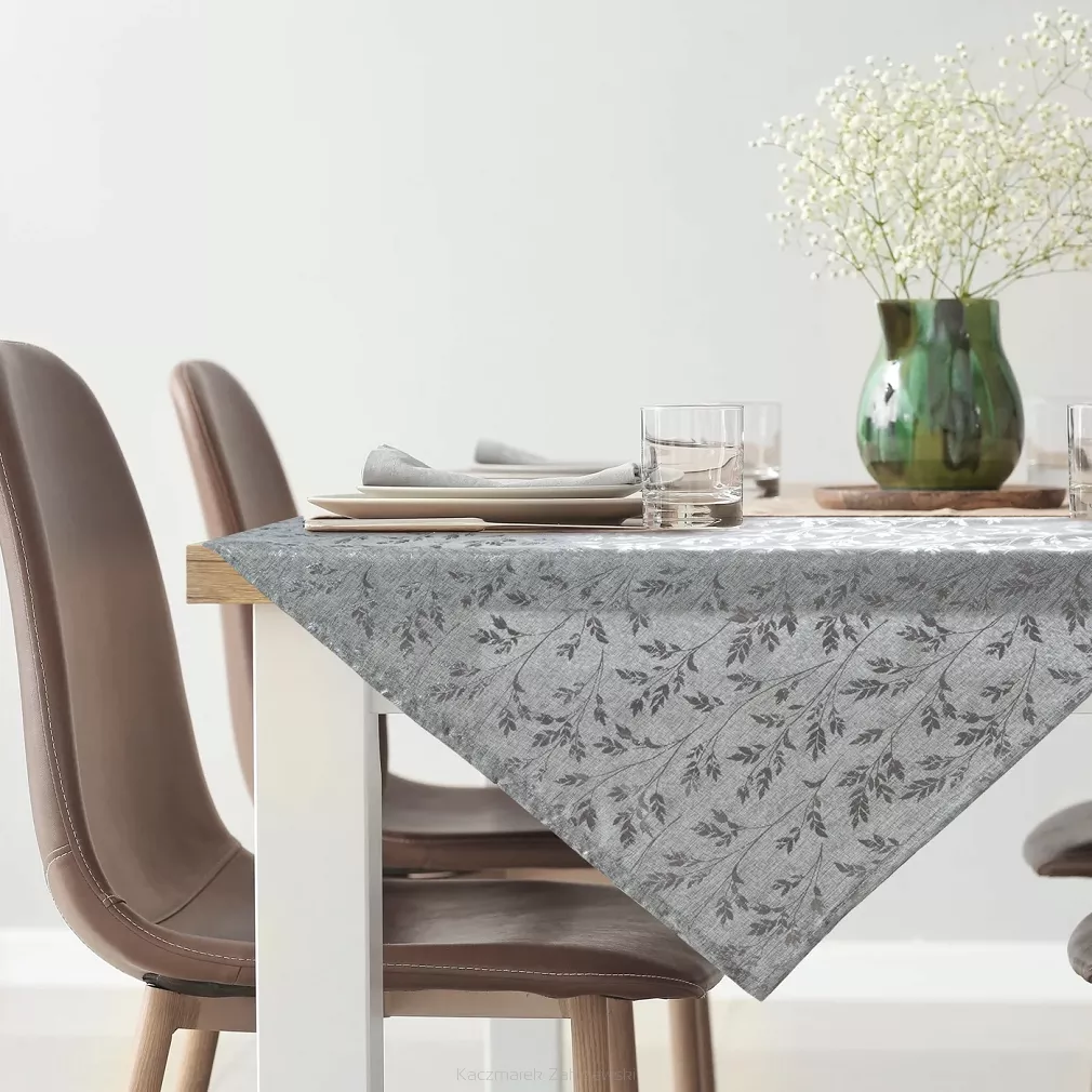 Obrus dekoracyjny serweta SIMONA 85x85 Eurofirany srebrny botaniczny nadruk gałązki