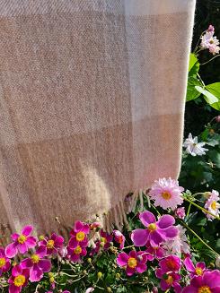 Koc wełniany z frędzlami 160x200 beżowa kremowa krata